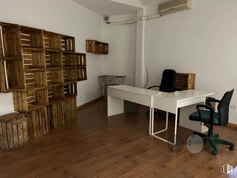 Retail for sale & for rent at Casco urbano, Valdemorillo, Madrid, 28210 with chair, table, bookcase, lighting, furniture, wood, shelf, shelving, flooring and interior design around