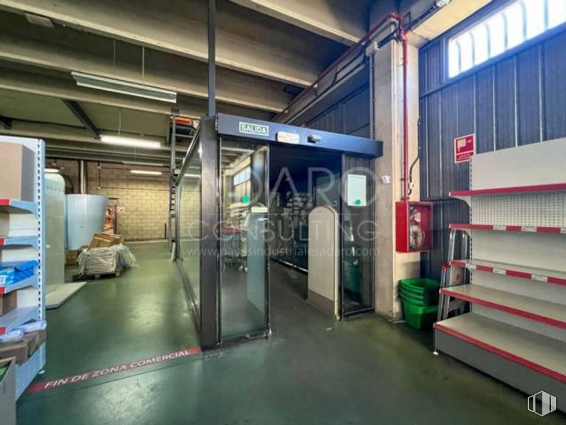 Nave en alquiler en Zona industrial Leganés, Leganés, Madrid, 28914 con gas, edificio, accesorio, suelos, máquina, puerta, ingeniería, evento, transparencia y estante alrededor