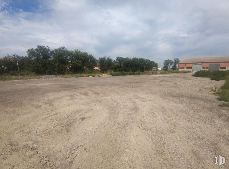 Industrial for sale at Paseo Estación, Villasequilla, Toledo, 45740 with building, cloud, sky, road surface, tree, asphalt, grass, plain, plant and thoroughfare around