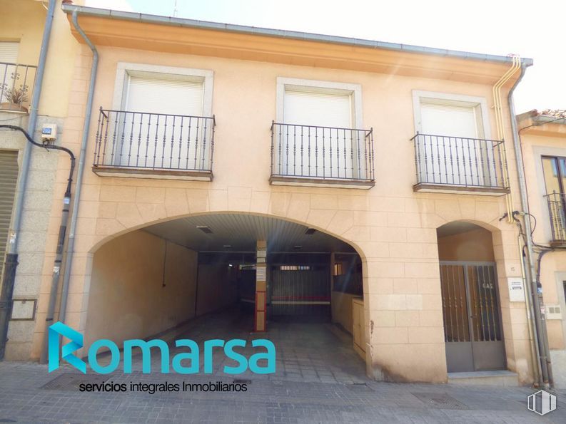 Industrial for sale at Calle Doctor Jesús Galán, Ávila, 05003 with window, door, property, building, fixture, wood, house, facade, sky and composite material around