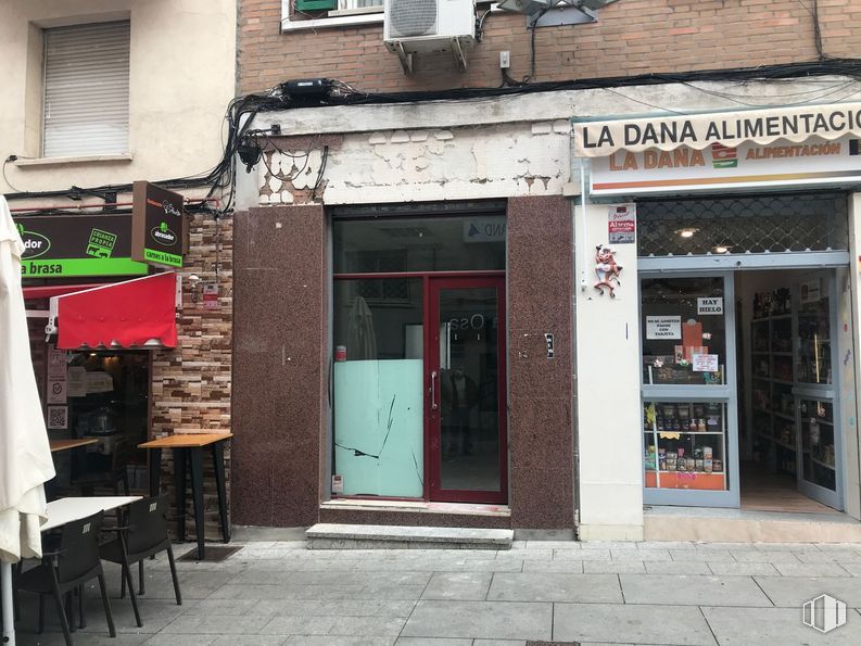 Local en alquiler en Calle Luis Béjar, 2, Pozuelo de Alarcón, Madrid, 28223 con mesa, silla, edificio, ventana, puerta, propiedad, arquitectura, barrio, accesorio y pared alrededor