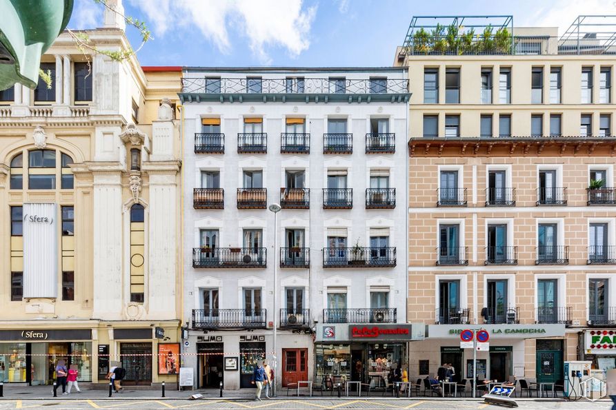 Local en alquiler en Calle Fuencarral, Chamberí, Madrid, 28010 con edificio, durante el día, propiedad, ventana, arquitectura, cielo, diseño urbano, nube, barrio y fachada alrededor