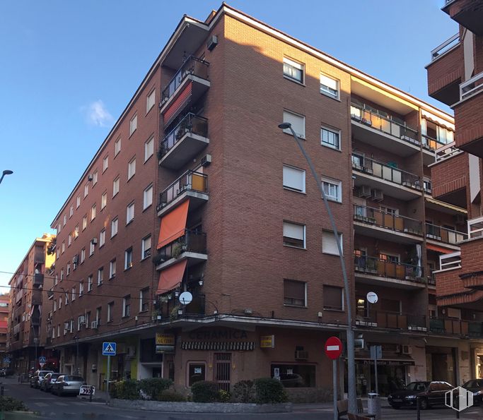 Retail for sale & for rent at Calle Joaquina Santander, 46, Talavera de la Reina, Toledo, 45600 with building, car, sky, property, window, street light, infrastructure, lighting, urban design and tower block around