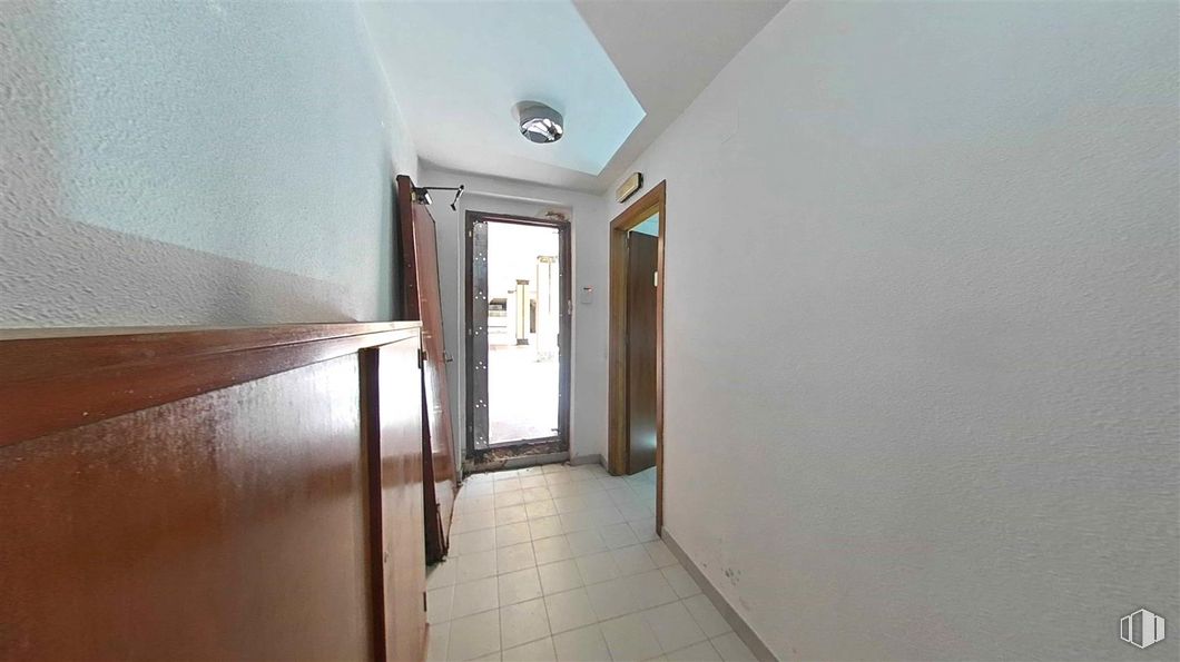 Local en venta en Paseo Ezequiel González, Segovia, 40002 con puerta, accesorio, madera, edificio, suelo, suelos, hall, casa, techo y madera dura alrededor