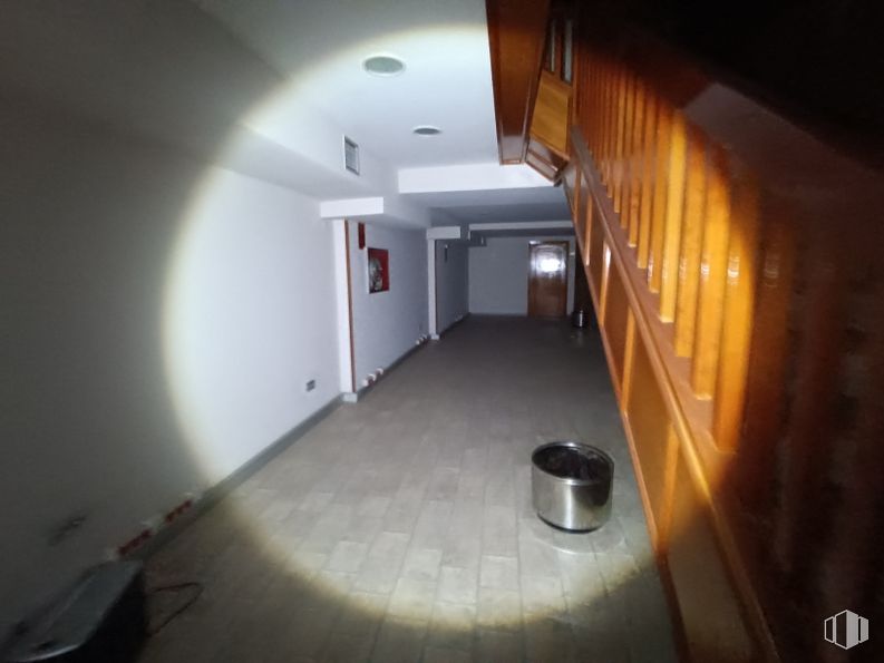 Oficina en venta en Calle Nueva, Toledo, 45001 con accesorio, edificio, casa, fotografía con flash, madera, tintes y matices, suelos, ventana, techo y círculo alrededor