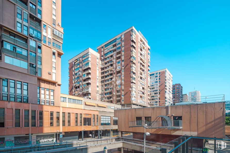 Local en alquiler y venta en Calle Orense, Tetuán, Madrid, 28020 con edificio, cielo, rascacielos, día, ventana, azul, bloque de torre, diseño urbano, condominio y barrio alrededor