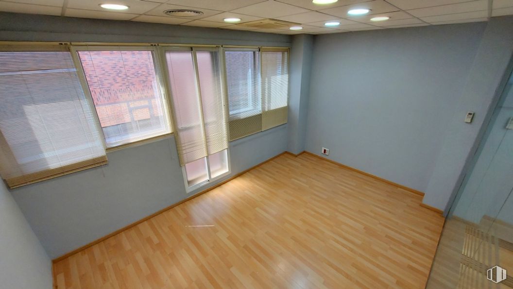 Oficina en alquiler y venta en Calle San Sotero, 5, San Blas - Canillejas, Madrid, 28037 con persiana de la ventana, puerta, ventana, accesorio, edificio, madera, interiorismo, suelo, suelos y hall alrededor