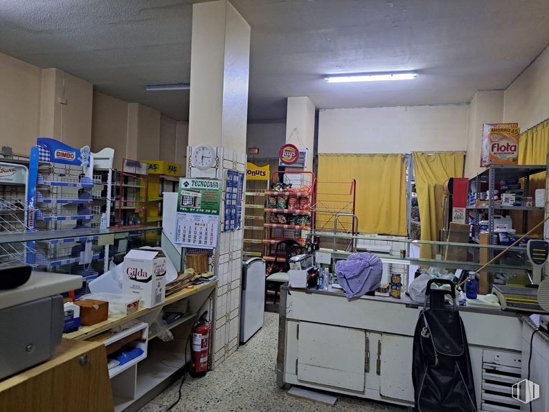 Retail for rent at Carretera Canillas, Hortaleza, Madrid, 28043 with building, cabinetry, interior design, shelf, floor, shelving, home appliance, flooring, kitchen and retail around