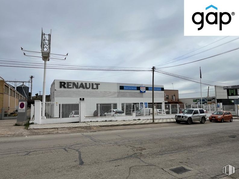 Industrial for sale at Polígono Palancares, Cuenca, 16004 with sky, cloud, automotive parking light, building, wheel, street light, vehicle, tire, car and asphalt around