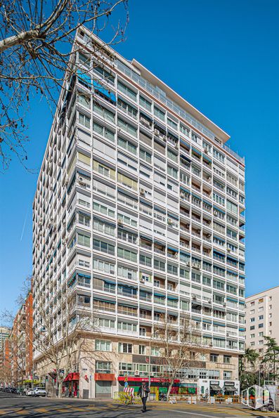 Office for rent at Paseo Castellana, Chamartín, Madrid, 28046 with building, daytime, urban area, metropolitan area, city, high-rise building, apartment, facade, neighbourhood and architecture around