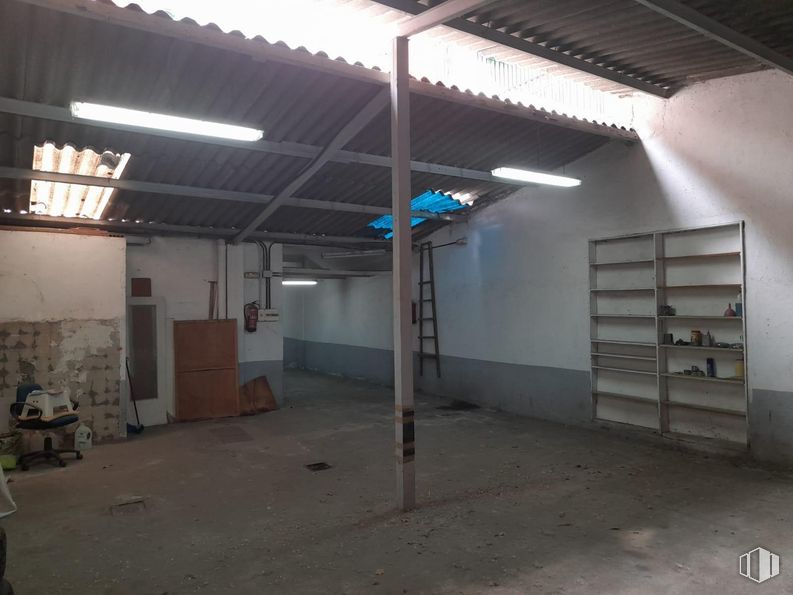 Industrial for sale at Calle Potasa, Villaverde, Madrid, 28021 with bookcase, lighting, light fixture, furniture, wood, floor, flooring, wall, gas and ceiling around