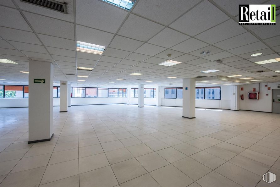 Oficina en alquiler en Calle Alcalá, San Blas - Canillejas, Madrid, 28027 con lámpara, accesorio, edificio, suelo, suelos, hall, techo, evento, gas y transparencia alrededor