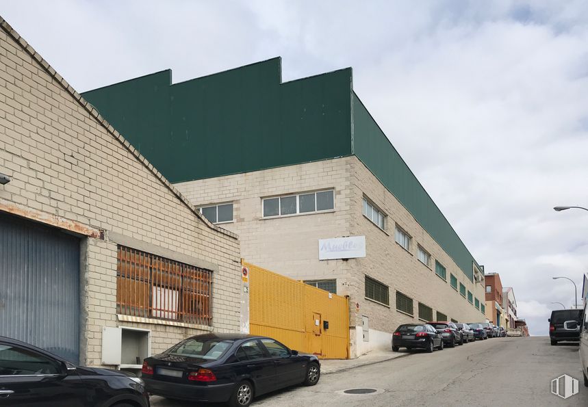 Nave en venta en Calle Cubas, 1, Alcorcón, Madrid, 28925 con coche, ventana, edificio, neumático, luz de estacionamiento automotriz, rueda, cielo, vehículo terrestre, nube y vehículo alrededor