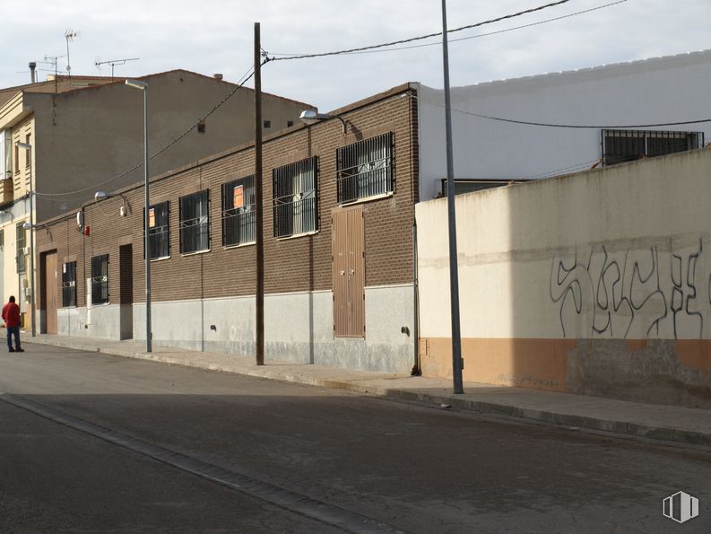 Industrial for sale & for rent at Calle Arroyada, 4, Sonseca, Toledo, 45100 with window, building, property, asphalt, residential area, neighbourhood, road surface, facade, sky and tints and shades around