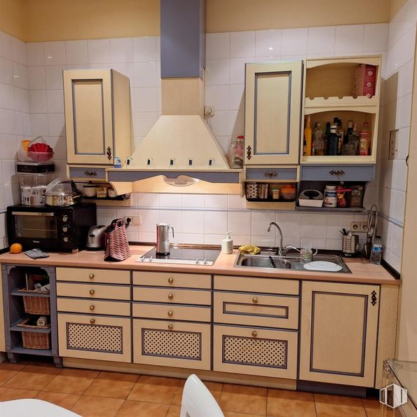 Local en venta en Zona Rafael Ybarra, Usera, Madrid, 28026 con horno microondas, ebanistería, aparato de cocina, horno, encimera, fregadero, propiedad, fregadero, cocina y cocina alrededor