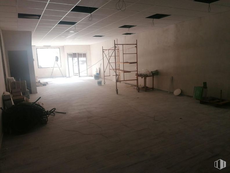 Retail for rent at Zona Centro, Recas, Toledo, 45211 with luggage & bags, flooring, floor, building, hall, art, tints and shades, wood, ceiling and space around