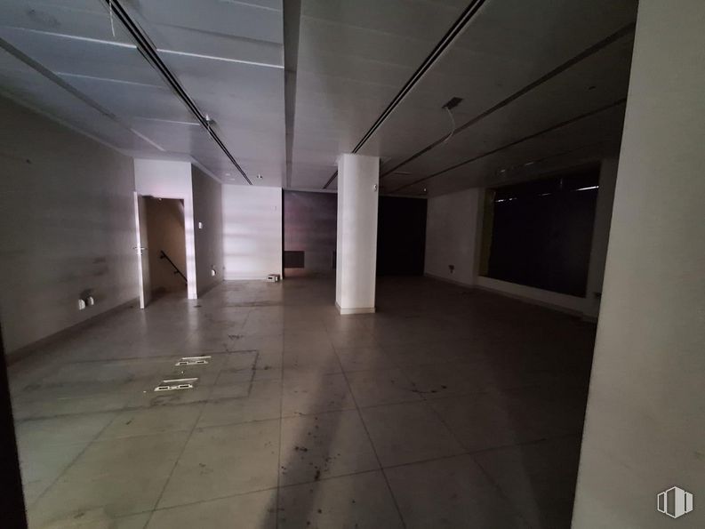 Retail for sale & for rent at Calle Doctor Esquerdo, Salamanca, Madrid, 28028 with fixture, flooring, floor, hall, composite material, space, glass, ceiling, event and concrete around