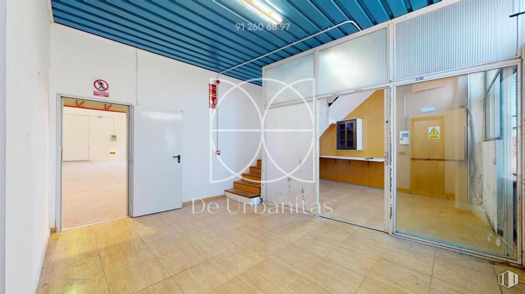 Industrial for sale & for rent at Poligono Rompecubas, Valdemoro, Madrid, 28341 with flooring, floor, ceiling, composite material, metal, tile flooring, hall, daylighting, paint and tile around