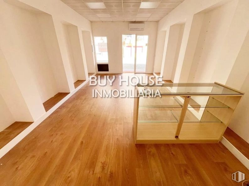 Local en alquiler en Centro, Illescas, Toledo, 45200 con mesa, suelos, suelo, madera, suelos de madera, interiorismo, suelo de baldosas, suelo laminado, madera dura y apartamento alrededor