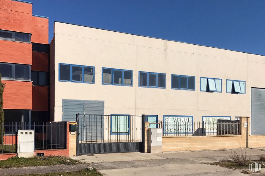 Industrial for sale at Calle Severo Ochoa, 90, Talavera de la Reina, Toledo, 45614 with building, window, sky, fixture, plant, composite material, real estate, commercial building, facade and door around