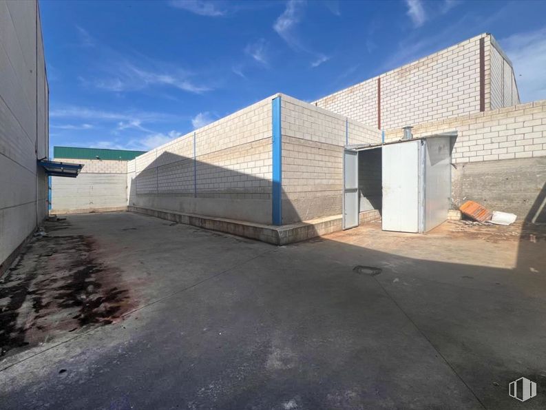 Nave en venta en Calle Barrio de la Estación, Yeles, Toledo, 45220 con cielo, nube, superficie de la carretera, asfalto, material compuesto, zona residencial, fachada, hormigón, gas y paisaje alrededor