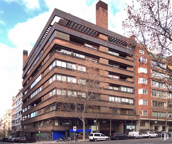 Oficina en alquiler y venta en Calle Maldonado, Salamanca, Madrid, 28006 con edificio, cielo, nube, día, propiedad, ventana, coche, rueda, bloque de torre y condominio alrededor