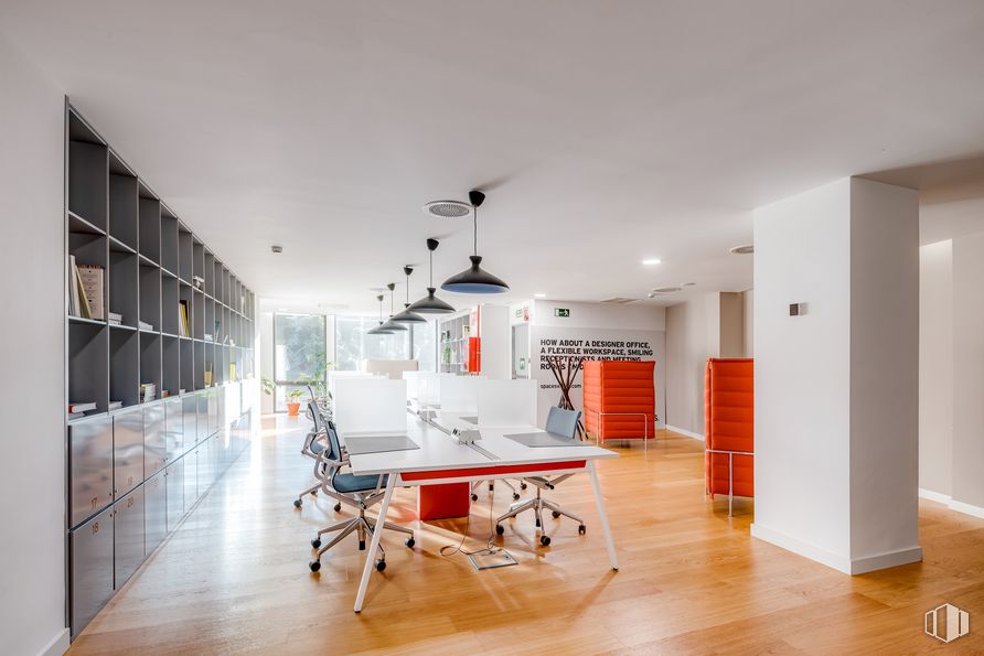 Oficina en alquiler en Calle Alfonso XII, 62, Retiro, Madrid, 28014 con alumbrado, mesa, mueble, propiedad, sofá, silla, madera, edificio, interiorismo y suelo alrededor