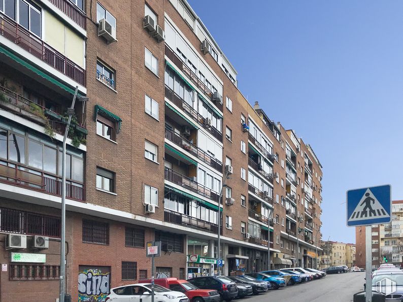 Local en alquiler y venta en Zona Moscardó, Usera, Madrid, 28026 con edificio, coche, vehículo terrestre, cielo, ventana, vehículo, neumático, rueda, luz de estacionamiento automotriz y diseño urbano alrededor