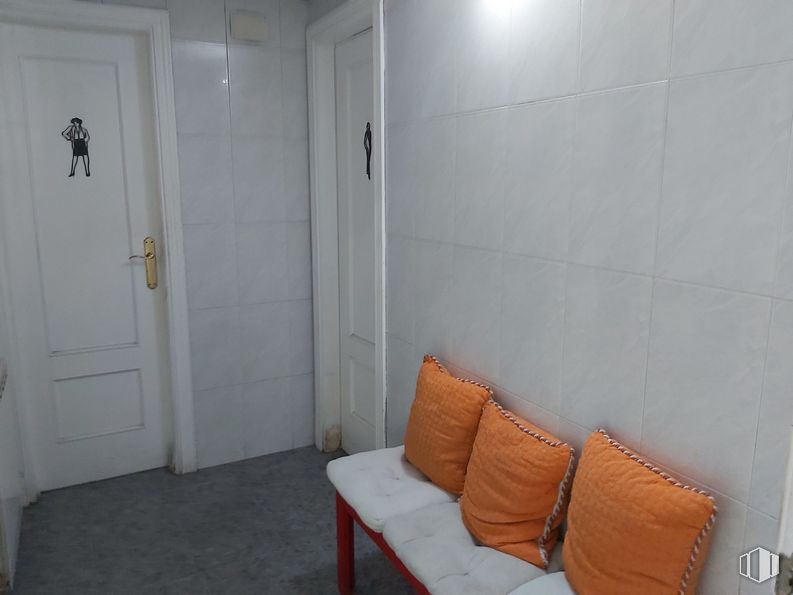 Local en alquiler en Paseo de la Florida, Moncloa - Aravaca, Madrid, 28008 con sofá, almohada, puerta, madera, confort, alumbrado, accesorio, interiorismo, asa y suelo alrededor