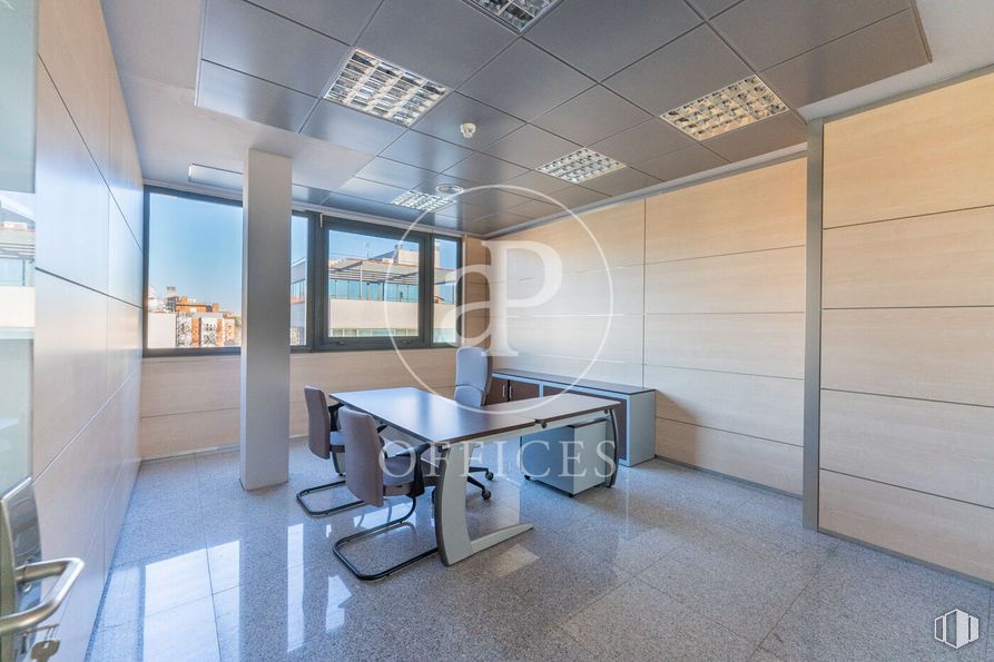 Oficina en alquiler en Calle Rufino González, San Blas - Canillejas, Madrid, 28037 con silla, escritorio, mesa, mueble, edificio, interiorismo, suelos, suelo, silla de oficina y accesorio alrededor