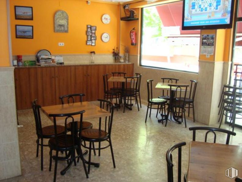 Retail for sale at Calle Zona, Talavera de la Reina, Toledo, 45600 with chair, television, table top, furniture, kitchen & dining room table, table, lighting, wood, interior design and flooring around