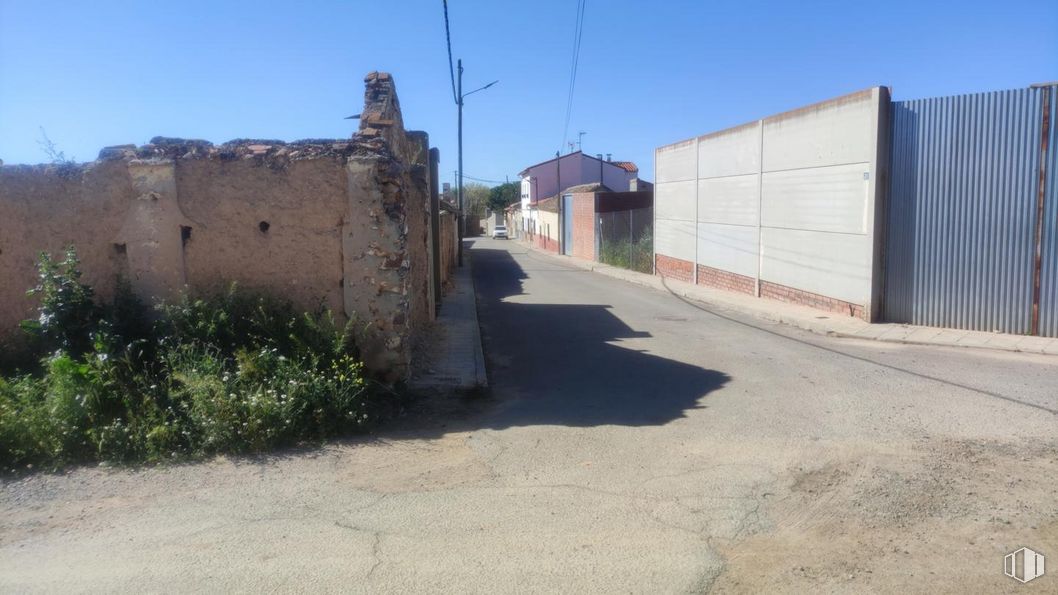 Industrial for sale at Casco urbano, Turleque, Toledo, 45789 with sky, plant, street light, building, road surface, land lot, asphalt, landscape, city and road around