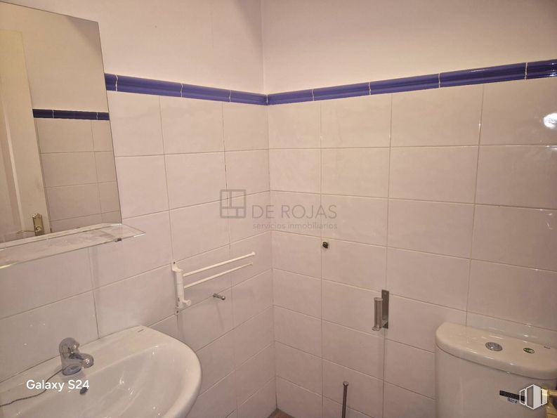 Oficina en alquiler en Zona Chamberí, Chamberí, Madrid, 28010 con fregadero, inodoro, suelos, suelo, accesorios de fontanería, cuarto de baño, fontanería, azulejo, habitación y lavabo alrededor