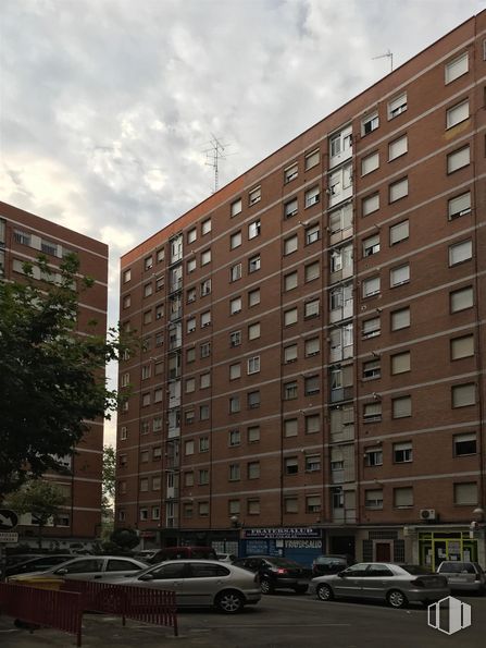 Local en venta en Calle Quero, La Latina, Madrid, 28024 con coche, edificio, neumático, rueda, vehículo terrestre, cielo, nube, propiedad, ventana y vehículo alrededor