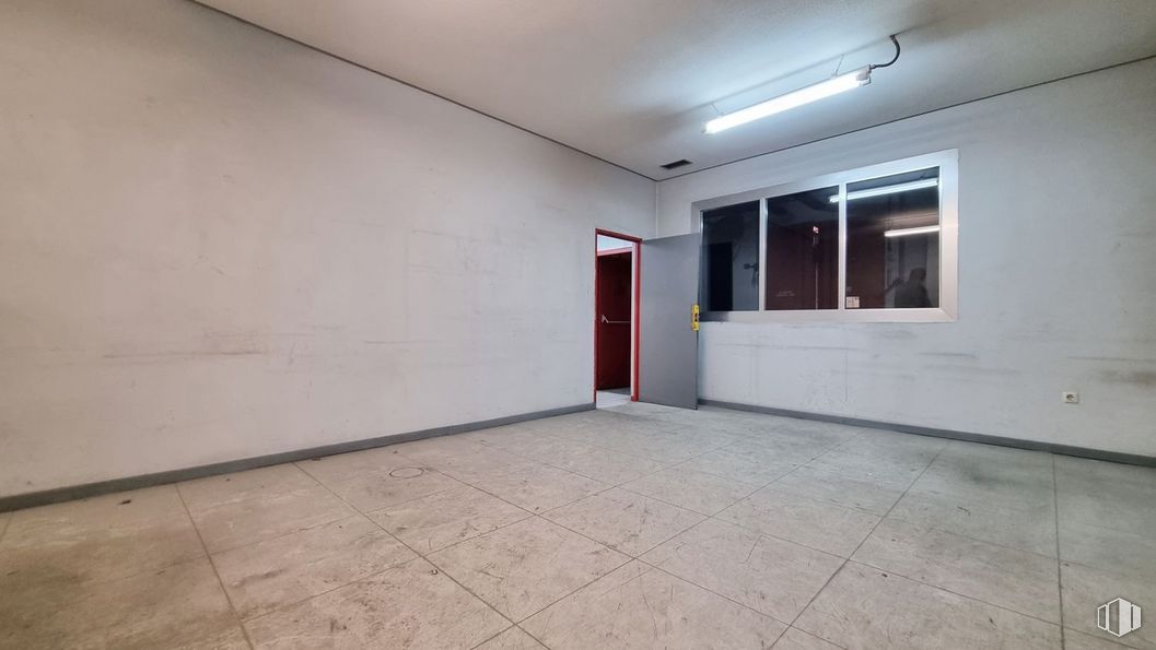 Nave en alquiler y venta en Edificio Indubuilding Goico, Calle Tomás Redondo, 2, Hortaleza, Madrid, 28033 con alumbrado, ventana, pasillo, madera, accesorio, piso, suelo, techo, pintura y edificio alrededor