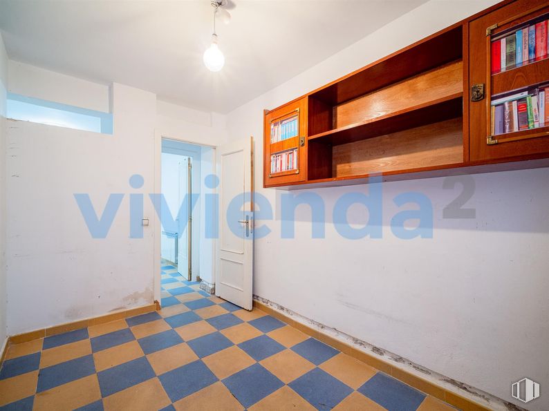 Retail for sale at Calle Ribadavia, Fuencarral - El Pardo, Madrid, 28029 with light fixture, lighting, flooring, floor, apartment and paint around