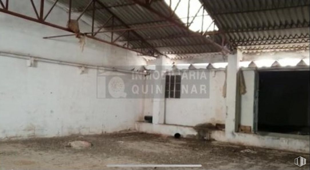 Industrial for sale at Casco urbano, Villamayor de Santiago, Cuenca, 16415 with window, building, fixture, composite material, building material, event, ceiling, hall, concrete and room around