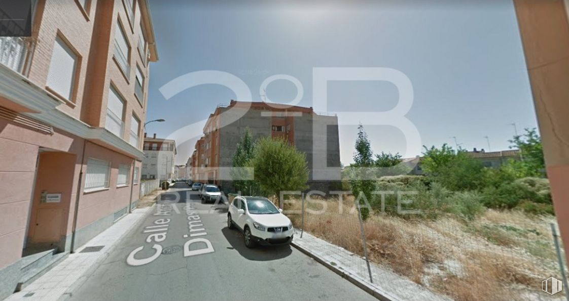 Land for sale at Calle Archivero Dimas Pérez, 23, Tarancón, Cuenca, 16400 with car, building, window, plant, vehicle, sky, road surface, asphalt, tire and urban design around