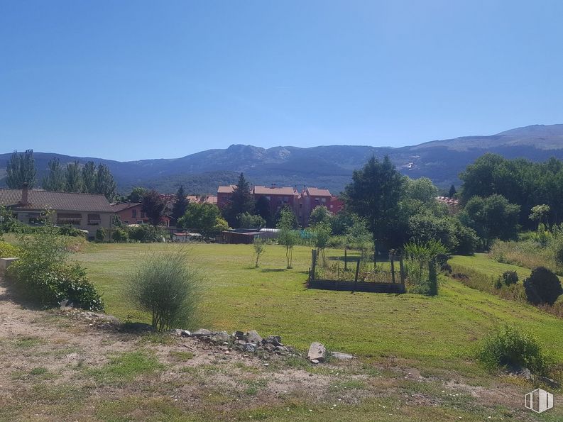 Suelo en venta en La Granja, San Ildefonso, Segovia, 40100 con casa, cielo, planta, montaña, árbol, paisaje natural, tierras altas, hierba, llanura y accidentes geográficos montañosos alrededor