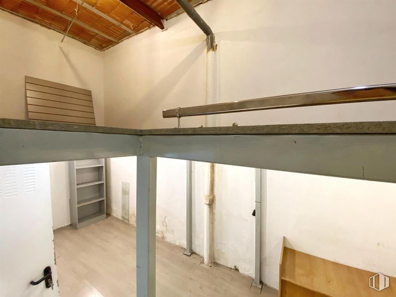 Retail for sale at Calle Manzaneque, Mora, Toledo, 45400 with bookcase, wood, flooring, floor, building, fixture, hardwood, building material, ceiling and hall around