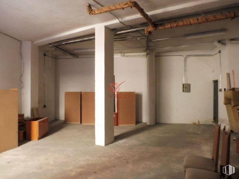 Retail for sale at Zona Renfe, Cuenca, 16004 with furniture, wood, interior design, hall, flooring, floor, hardwood, house, ceiling and beam around