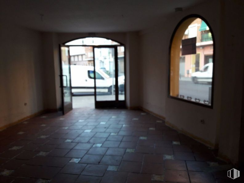 Retail for sale at Casco urbano, Talavera de la Reina, Toledo, 45600 with window, door, building, fixture, lighting, interior design, floor, wood, flooring and real estate around