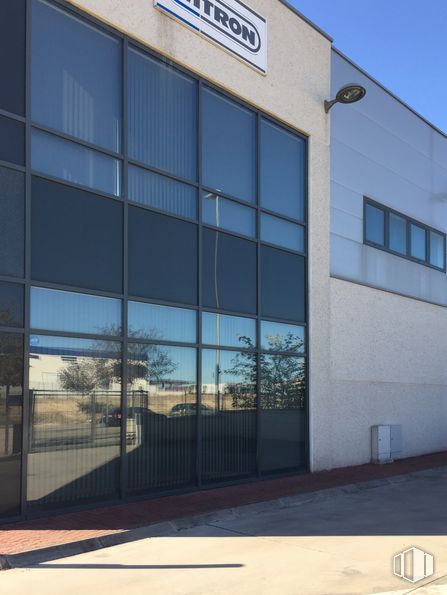 Industrial for sale & for rent at Avenida Palmeras, 16, Ciempozuelos, Madrid, 28350 with window, building, property, sky, fixture, shade, wall, facade, commercial building and real estate around