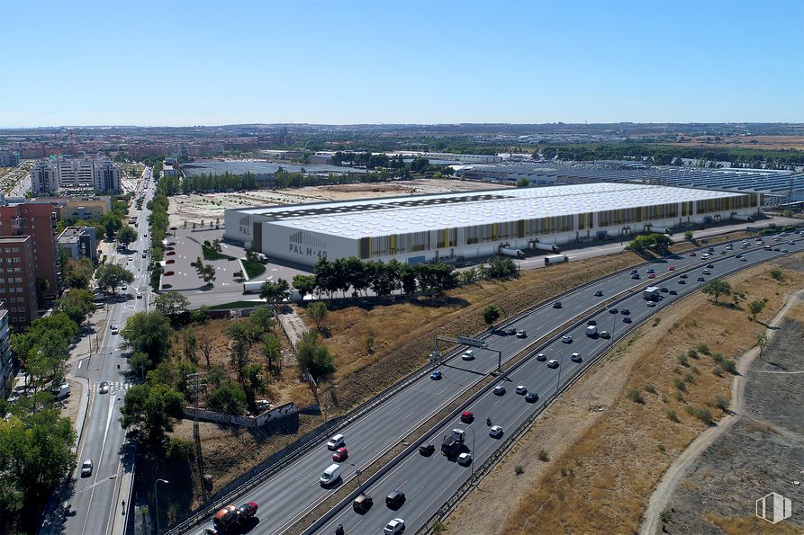 Industrial for rent at PAL M-40 , Villaverde, Madrid, 28041 with building, sky, car, infrastructure, urban design, asphalt, thoroughfare, road surface, landscape and residential area around