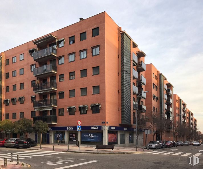 Local en venta en Calle Nardos, 135, Alcorcón, Madrid, 28925 con edificio, nube, cielo, ventana, coche, infraestructura, bloque de torre, diseño urbano, luz de la calle y condominio alrededor