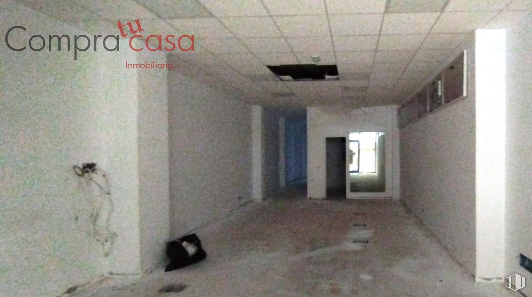 Retail for sale & for rent at Calle José Zorrilla, Segovia, 40002 with window, fixture, building, flooring, composite material, building material, ceiling, concrete, hall and glass around