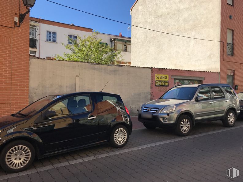 Suelo en venta en Calle Manuel Pavía, 5, Villa de Vallecas, Madrid, 28031 con coche, neumático, rueda, vehículo terrestre, vehículo, luz de estacionamiento automotriz, ventana, placa de matrícula del vehículo, edificio y vehículo motorizado alrededor