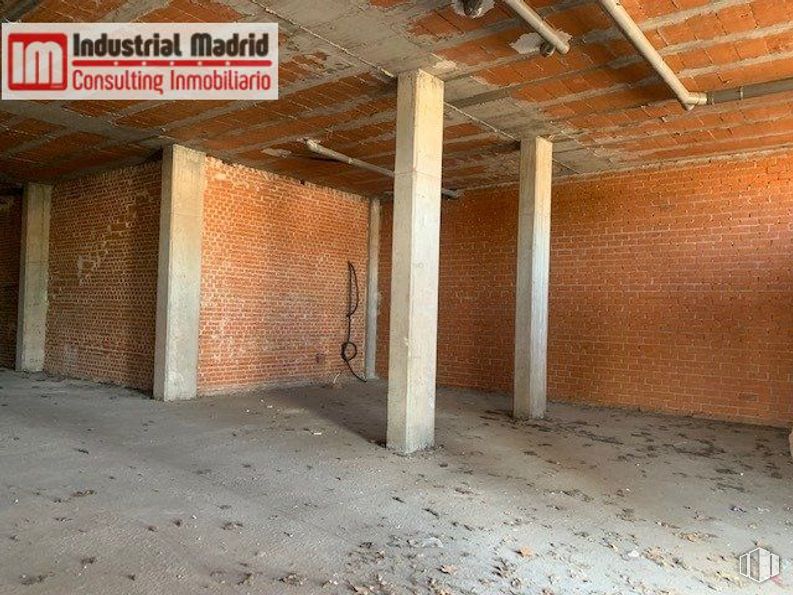 Local en alquiler y venta en Avenida de la Constitución, 184, Torrejón de Ardoz, Madrid, 28850 con madera, suelo, piso, ladrillo, albañilería, material compuesto, techo, viga, puerta y hormigón alrededor