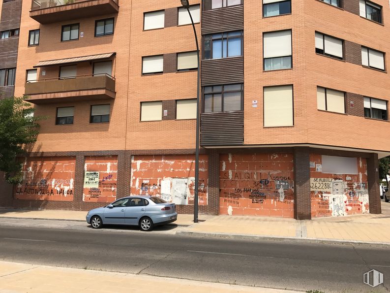 Local en alquiler en Calle Guanabacoa, 1, Getafe, Madrid, 28970 con coche, edificio, ventana, propiedad, neumático, vehículo, rueda, casa, planta y arquitectura alrededor