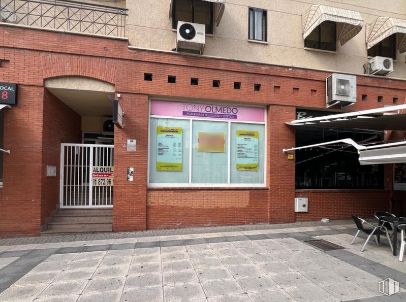 Local en alquiler en Avenida Ejército, 32, Arganda del Rey, Madrid, 28500 con ventana, edificio, albañilería, ladrillo, superficie de la carretera, acera, puerta, inmobiliario, madera y fachada alrededor